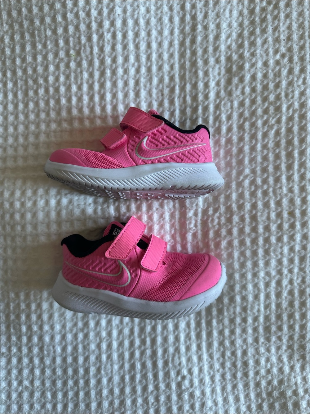 Nike Girls | Pink Velcro Sneakers